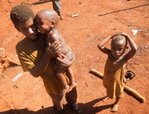 La balanza del Bien y del Mal (Congo, con la ONG de minería en Oro "Partnership Afrique Canadá")